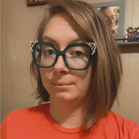 Meet your Posher, Anna - Picture 2 of 2